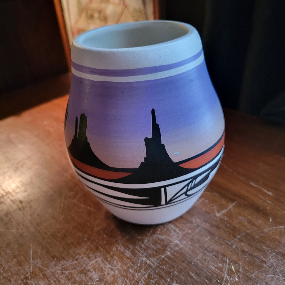 Vintage Mesa Verde Navajo Signed Pottery Vase 5.5" Hand Painted Southwestern